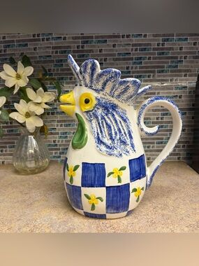 JF Vestal Chicken Blue and White Spongeware Pitcher vase